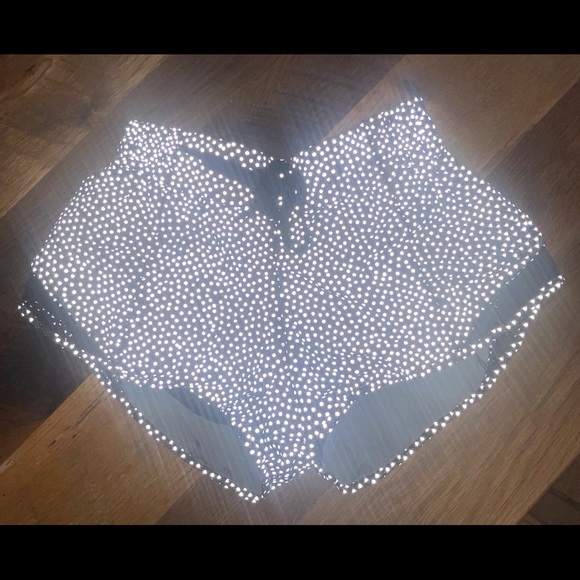 Lululemon Hotty Hot Shorts - Frozen Fizz, Sz 4 - Picture 15 of 16